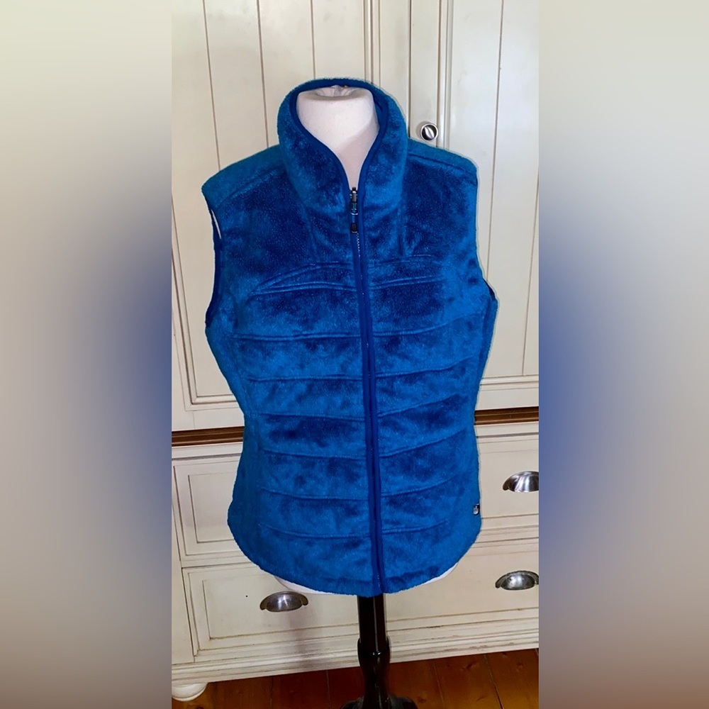 🌟The North Face faux fur reversible vest Large🌟 HOST PICK 9/19/25 🎉🎉🎉